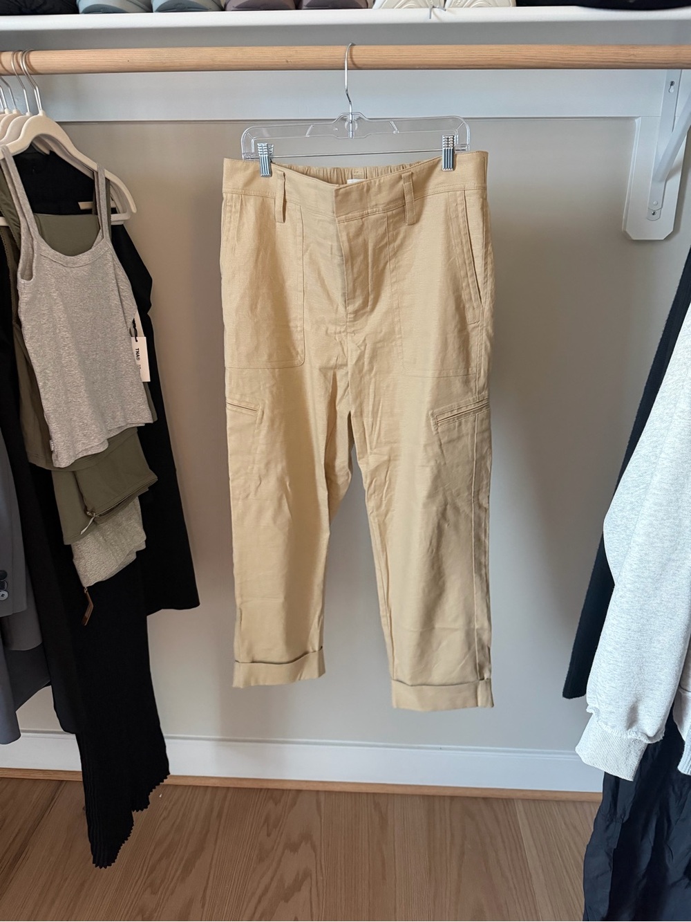 Vince women beige utility pant — large — worn once